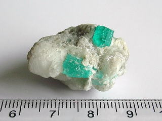 エメラルド原石